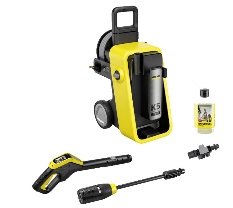 Żółta myjka ciśnieniowa z akcesoriami: pistolet, wąż, butelka uniwersalnego środka czyszczącego.