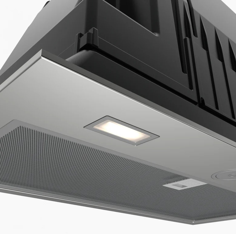 Szczegół okapu kuchennego z metalową kratką i podświetloną lampą.