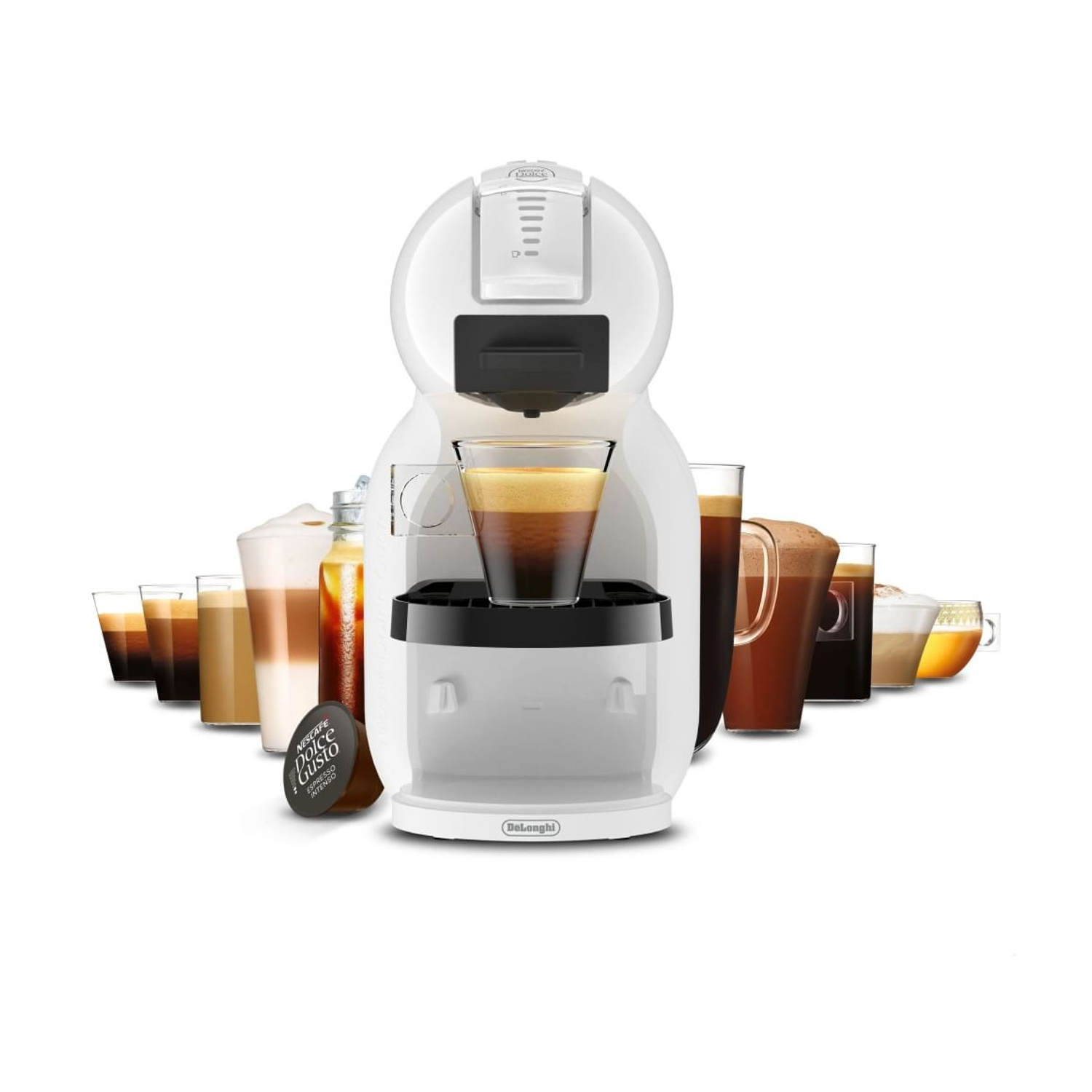 Macchina da caffè bianca con una tazza di caffè e varie bevande al caffè dietro.