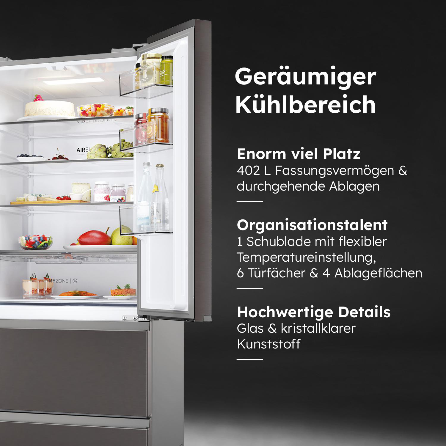 Offener Kühlschrank mit Lebensmitteln auf mehreren Regalen und Schubladen.