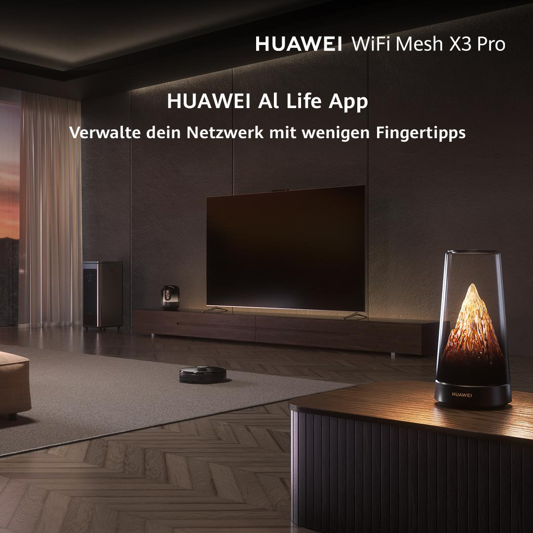 Ein Wohnzimmer mit TV, Lampe, Saugroboter und Huawei-Geräten.