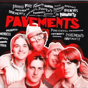 Fünf Männer lächeln in die Kamera, Schriftzug "PAVEMENTS".