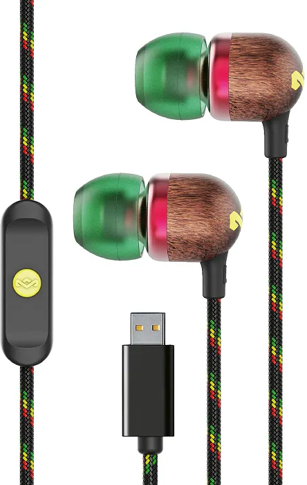 Fából készült fülhallgató zöld tippekkel és Rasta színű kábellel.