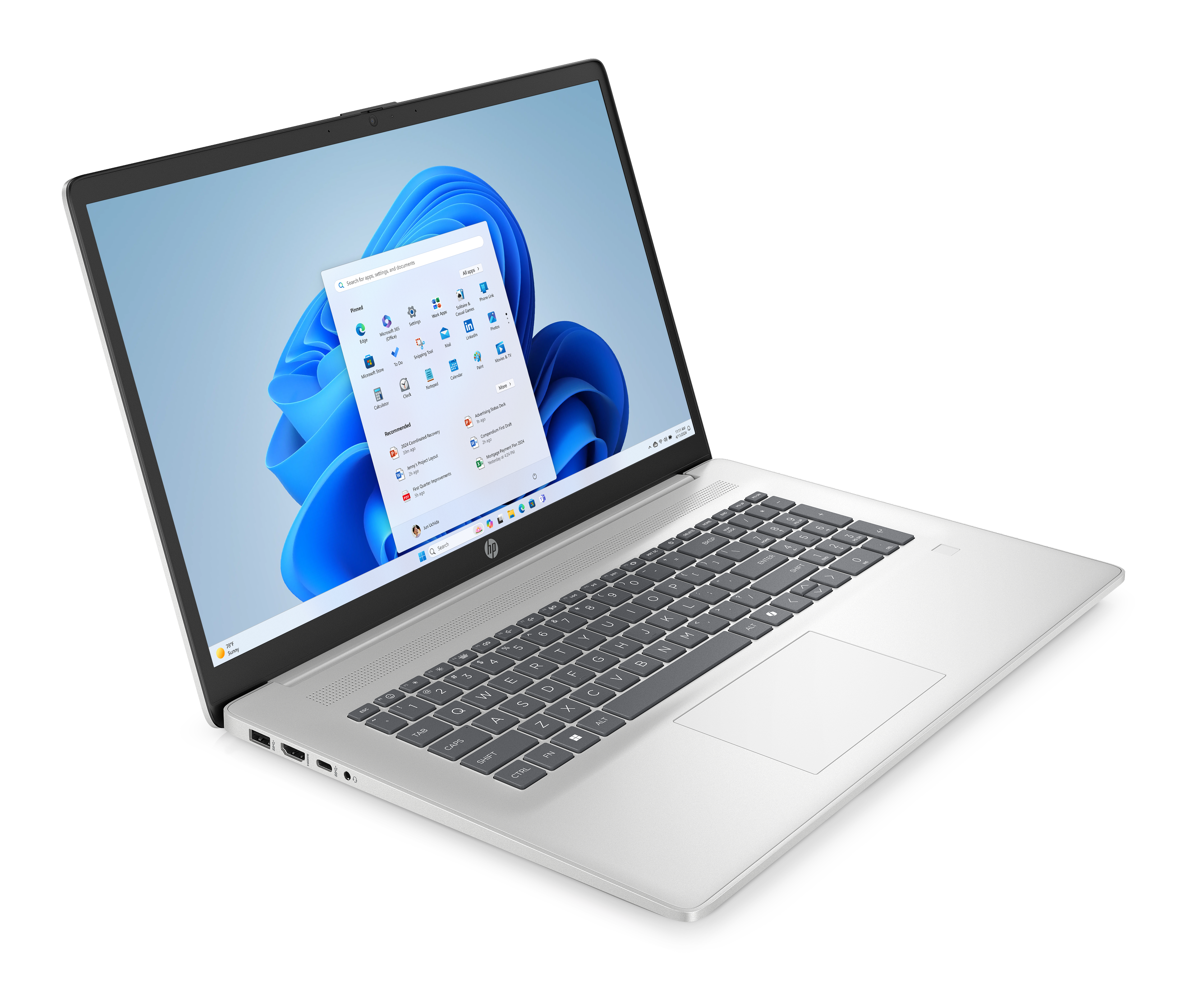 Srebrny laptop z otwartym menu Start systemu Windows 11 na ekranie.