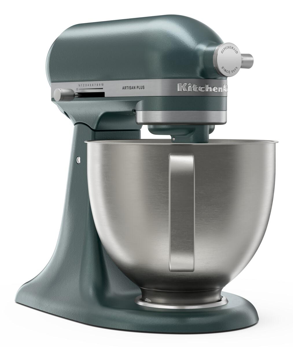 Ein dunkelgrüner KitchenAid-Standmixer mit Edelstahlschüssel, Nahaufnahme.