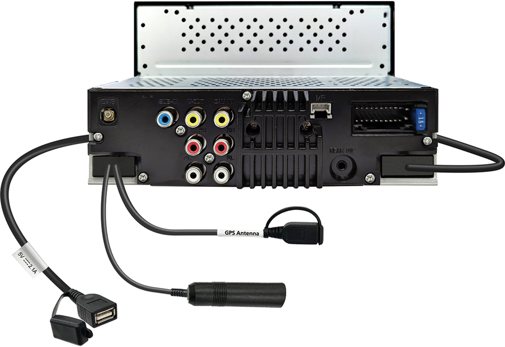 Rückseite eines Autoradios mit Anschlüssen: USB, GPS-Antenne, Cinch-Anschlüsse.