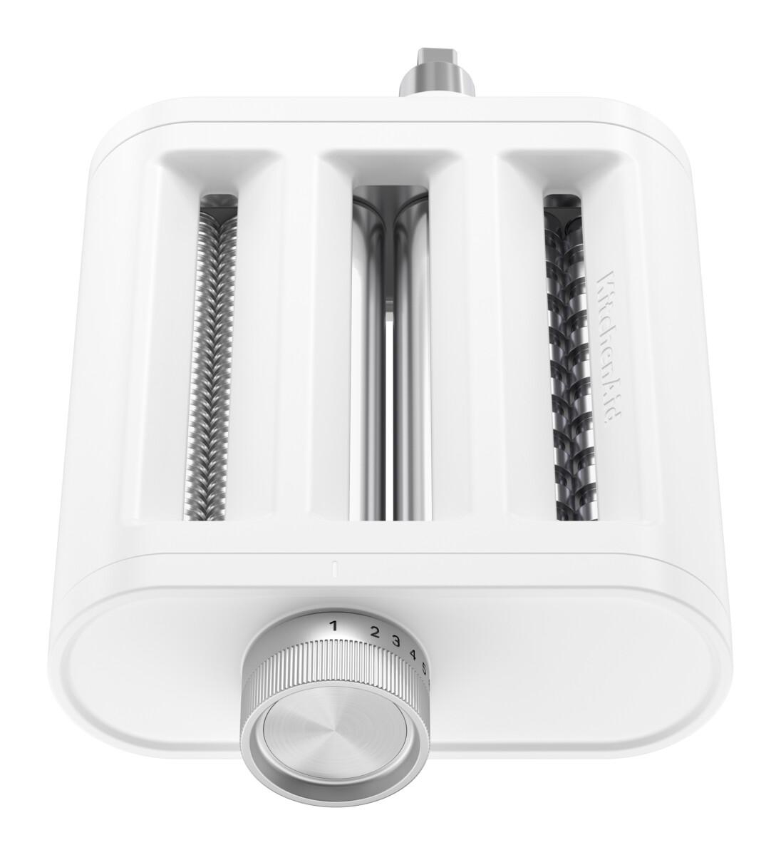 Ein weißer Toaster mit drei Schlitzen und einem Einstellknopf.