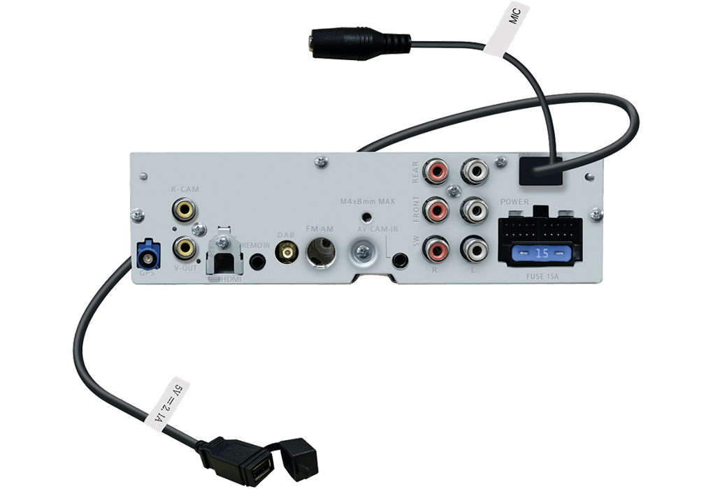 Rückseite eines Autoradios mit Anschlüssen für Kamera, Strom, USB und Audio.