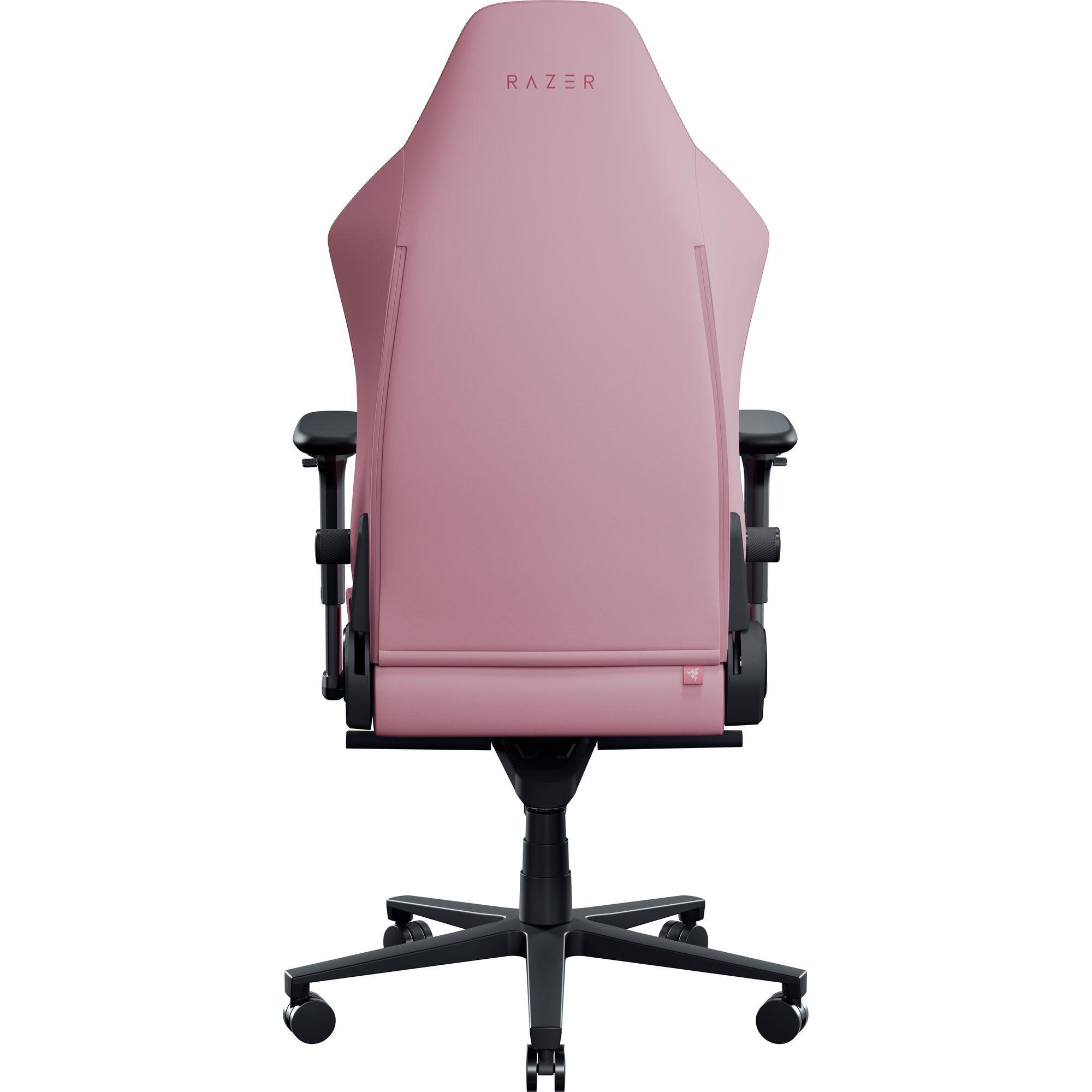 Ein pinker Gaming-Stuhl mit schwarzen Akzenten und dem Razer-Logo an der Kopfstütze, von hinten gesehen.