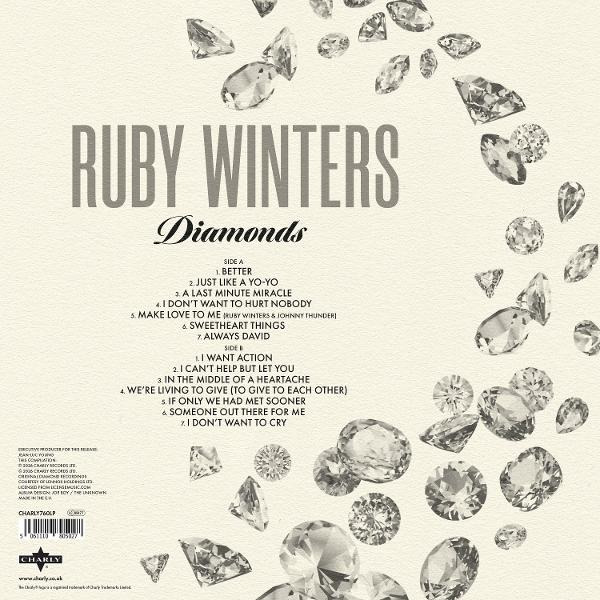 Klarer Hintergrund mit Diamanten und Songliste für Ruby Winters 'Diamonds'.