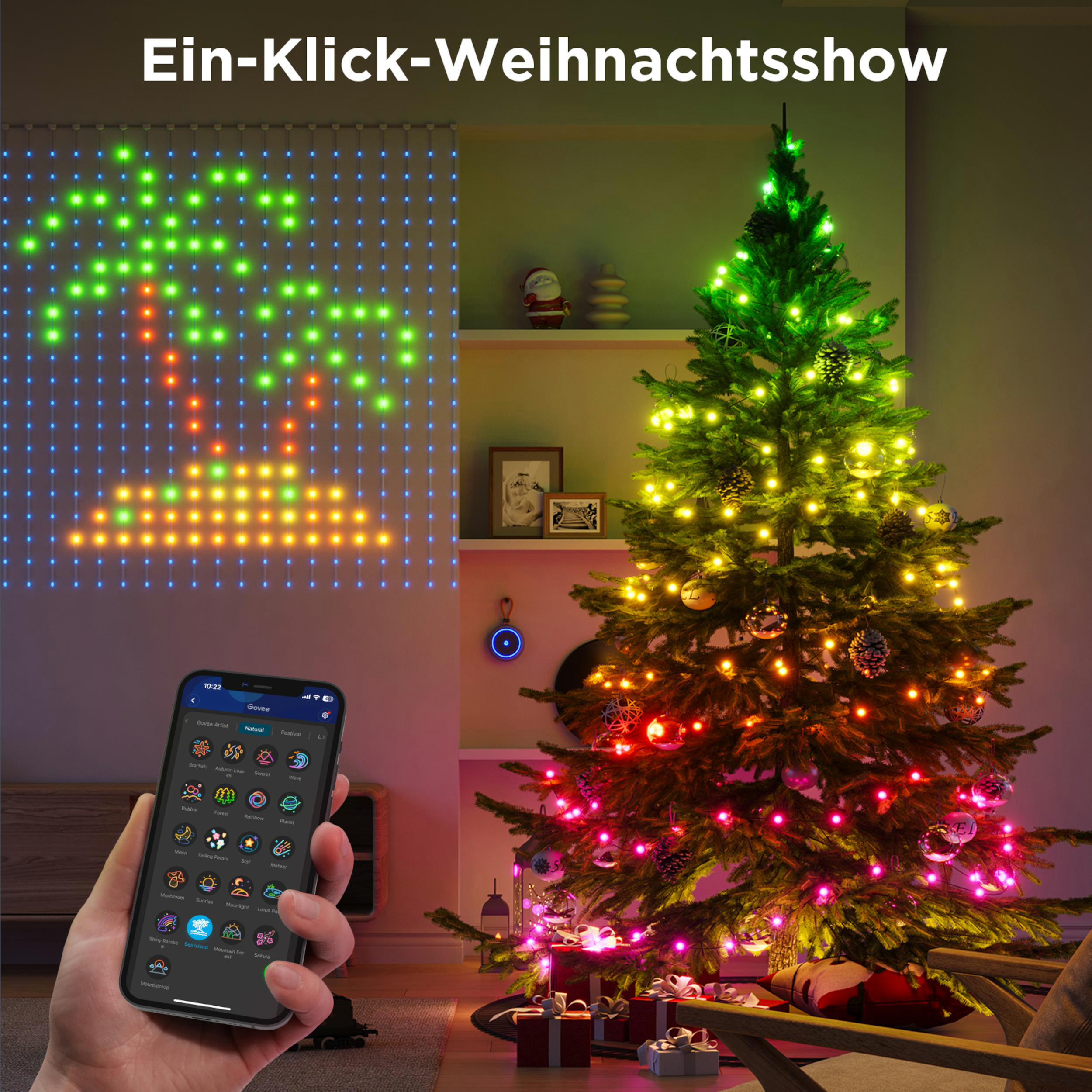 Ein Weihnachtsbaum mit bunten Lichtern, daneben eine LED-Wand und ein Handy.