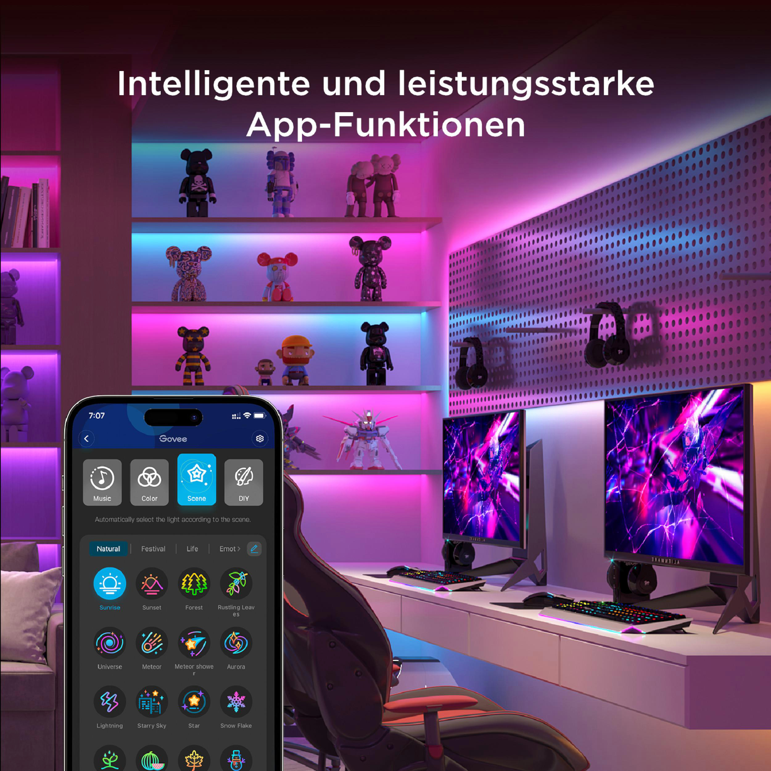 Ein Smartphone zeigt die Govee App mit Licht-Szenen. Schreibtisch mit PCs und Figuren.