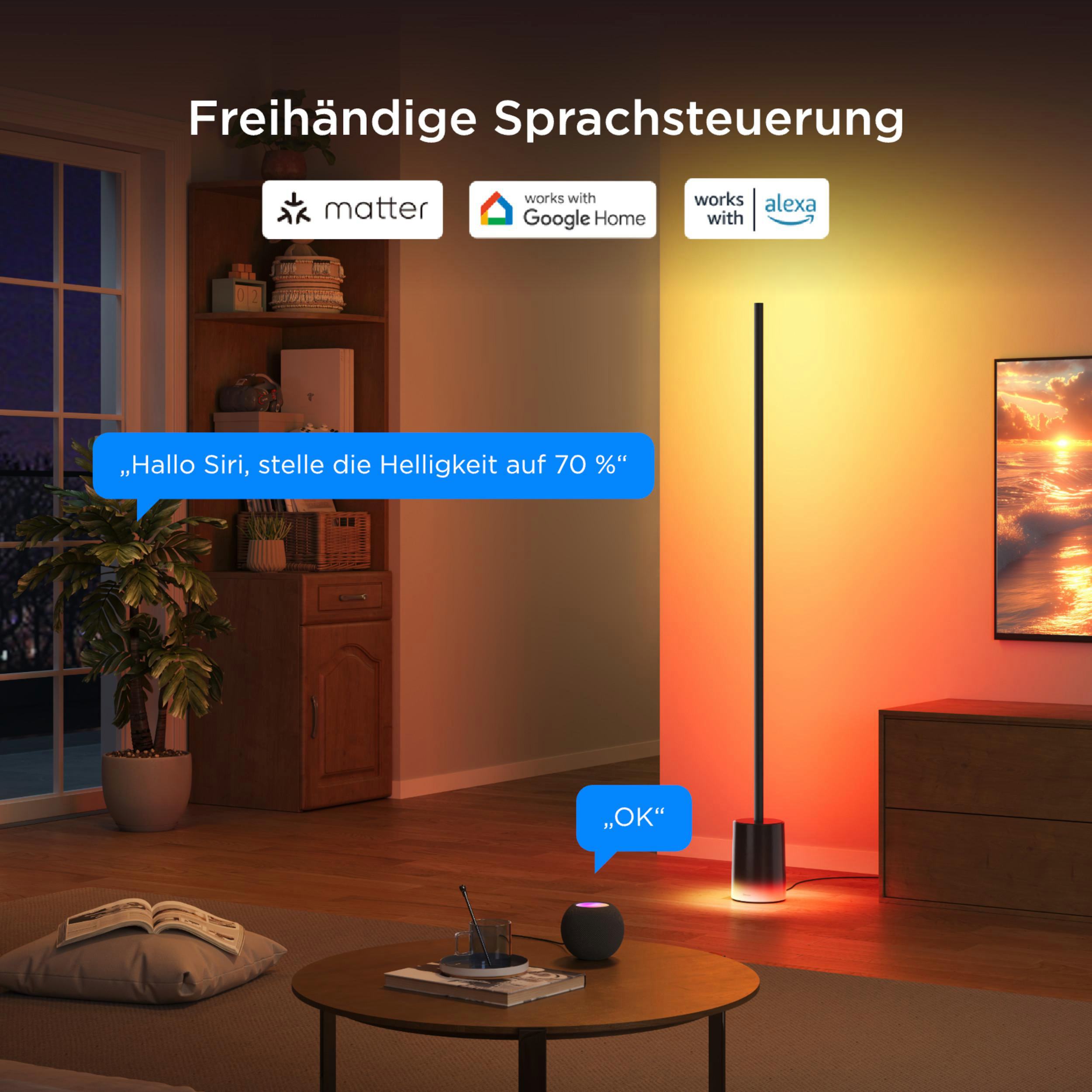 Ein Wohnzimmer mit einem sprachgesteuerten Licht und Smart-Home-Logos.