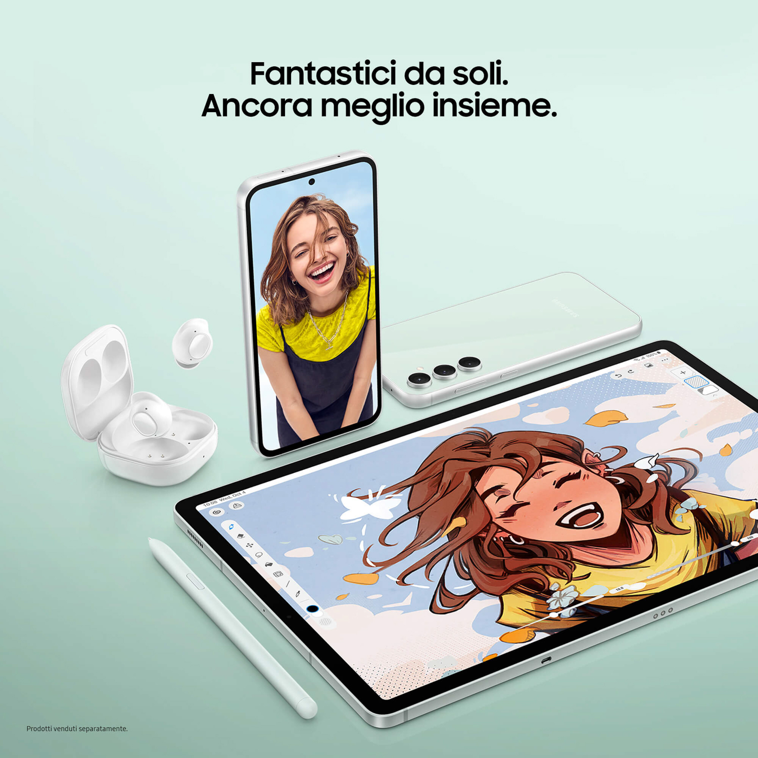 Smartphone con donna sorridente, auricolari, tablet con opere d'arte e stilo su sfondo verde chiaro.
