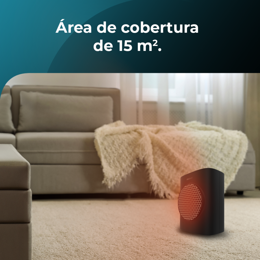 Un pequeño calefactor negro con rejilla roja está sobre una alfombra frente a un sofá.