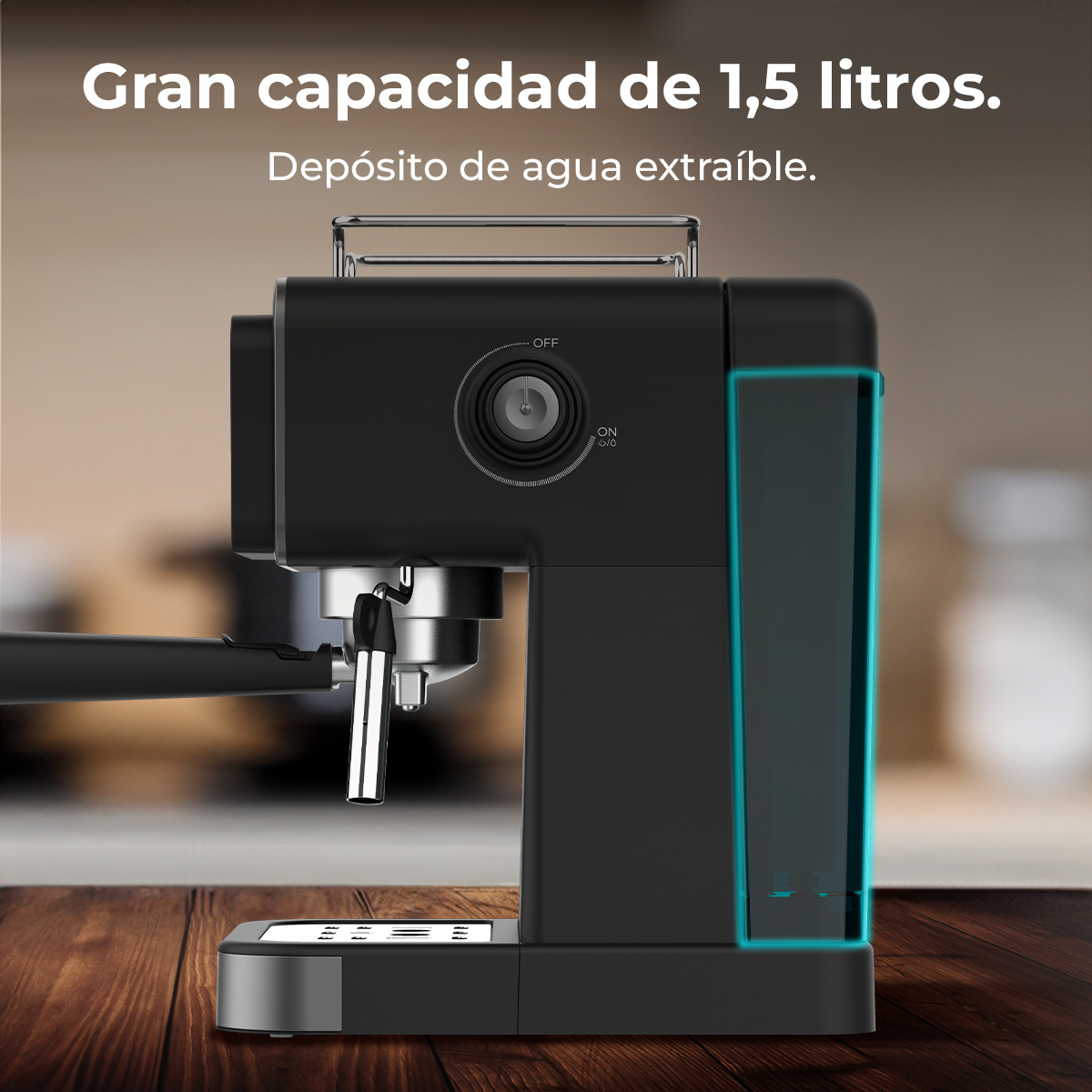 Cafetera negra con mango plateado y depósito de agua azul sobre mesa de madera.