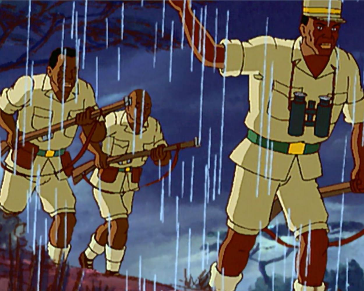 Drei Männer in Safari-Kleidung gehen im Regen mit Gewehren.