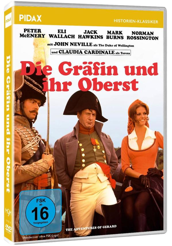 Drei Personen in historischen Kostümen. Ein Mann im Militäruniform links, ein Mann als Napoleon Mitte, Frau rechts.