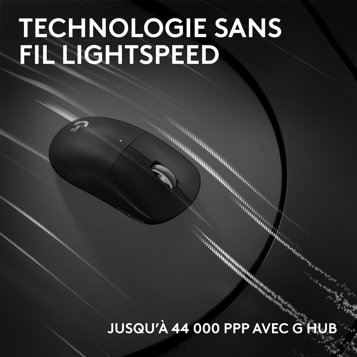 Souris sans fil Logitech noire avec texte "Superlight" et une lumière verte.