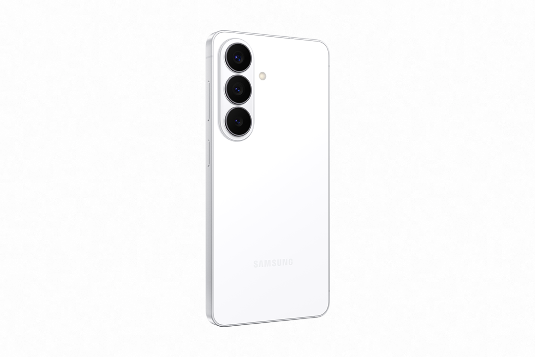 Egy fehér Samsung okostelefon három hátsó kamerával.