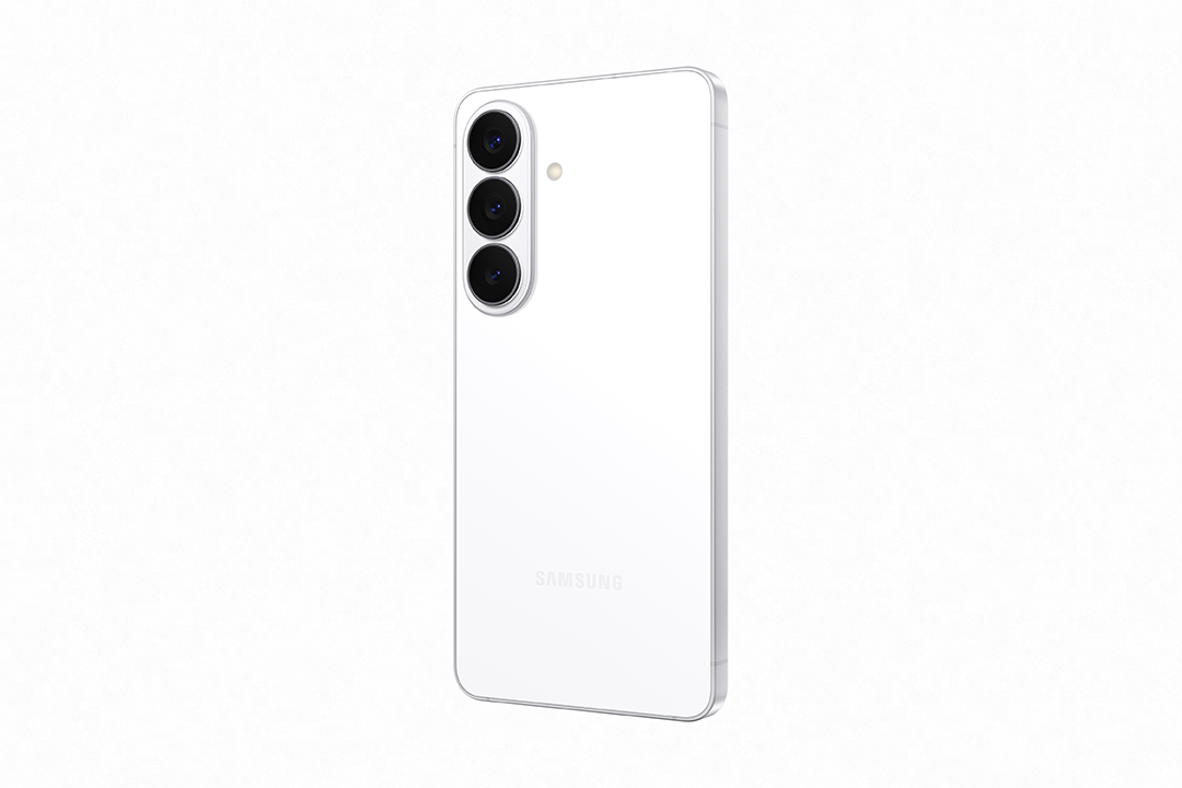 Fehér Samsung okostelefon hátlap három kamerával és Samsung logóval.