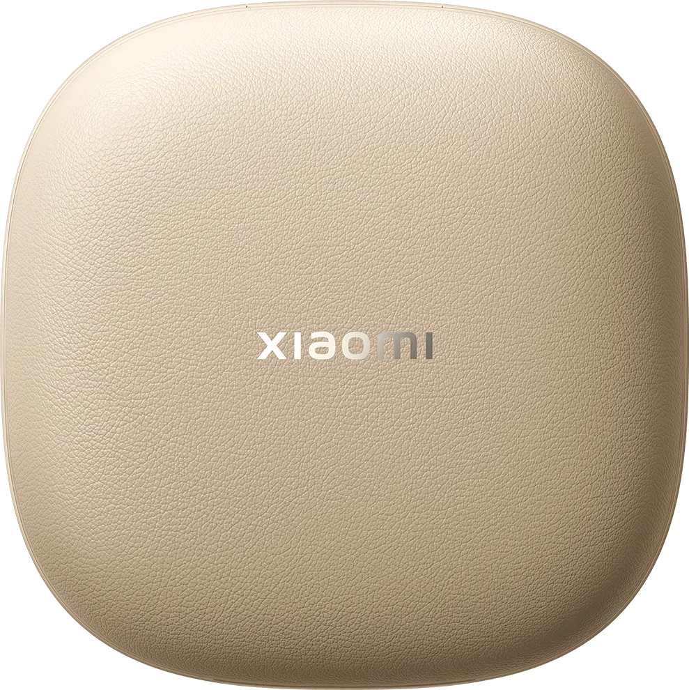 Un étui Xiaomi beige avec logo en creux sur cuir texturé.