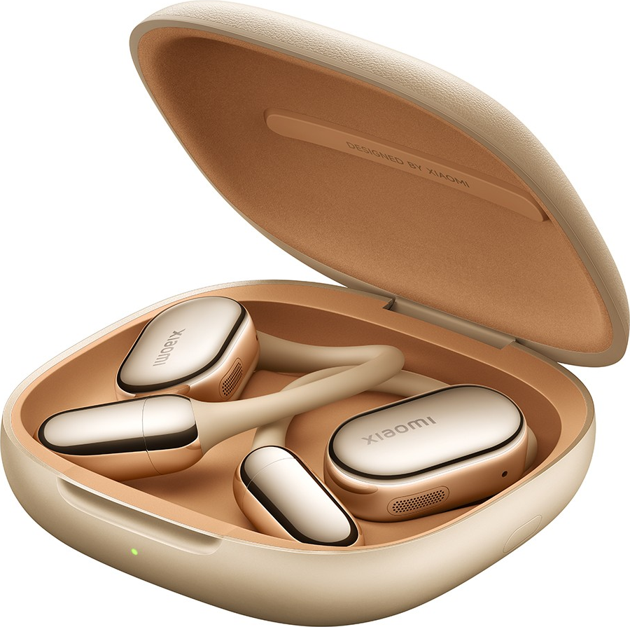 Écouteurs Xiaomi dorés avec tour de cou dans un étui de chargement beige ouvert.