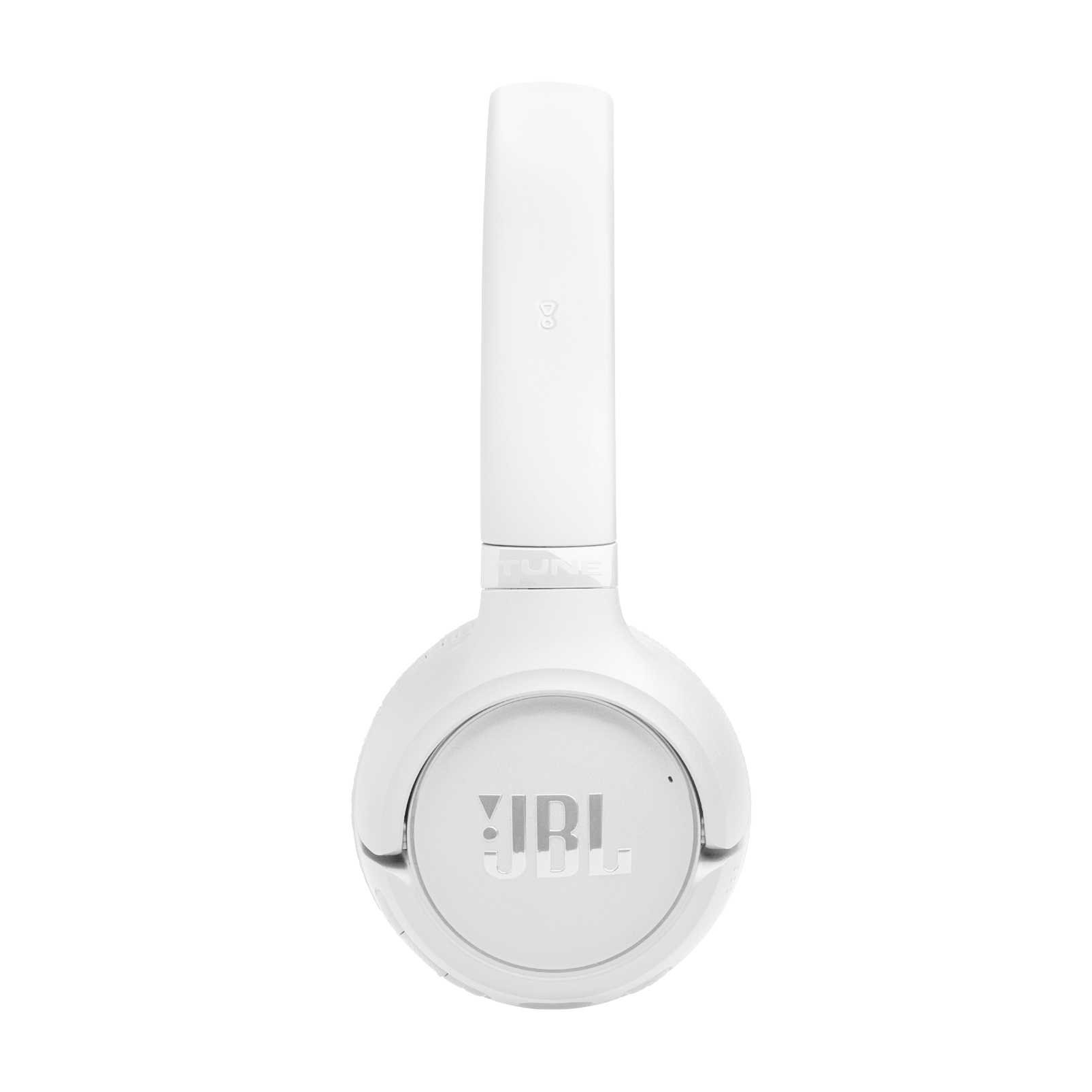 Sol kulakta JBL logosu bulunan beyaz kulaklık.