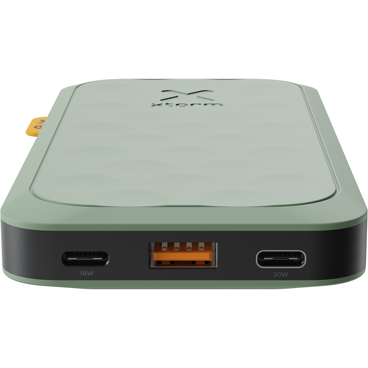 Groene powerbank met USB-C en USB-A poorten op zwarte achtergrond.