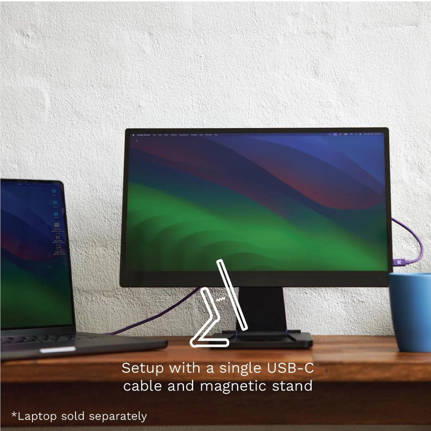 Een laptop en een monitor verbonden met een USB-C-kabel op een bureau.