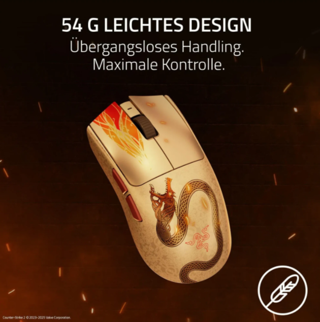 Eine weiße Gaming-Maus mit Drachenmotiv und Flammen.