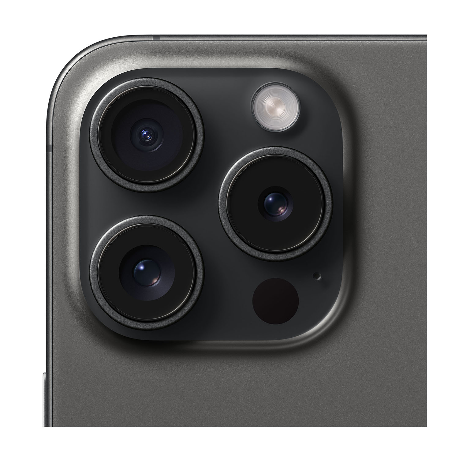 Primo piano del modulo fotocamera di uno smartphone scuro, con tre lenti e flash.