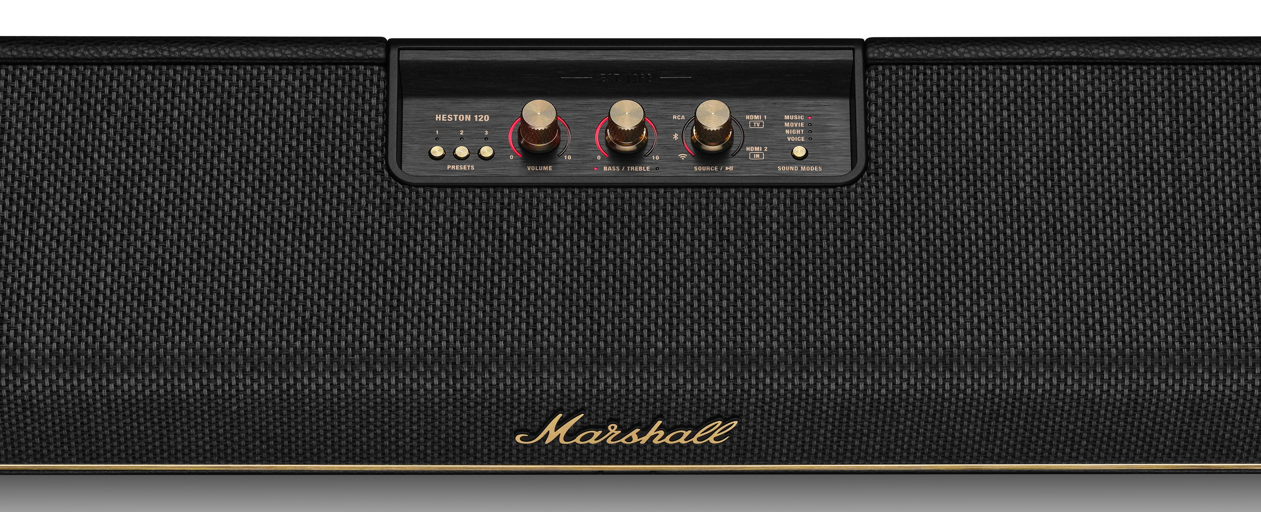 Czarny głośnik Marshall Heston 120 ze złotymi gałkami.