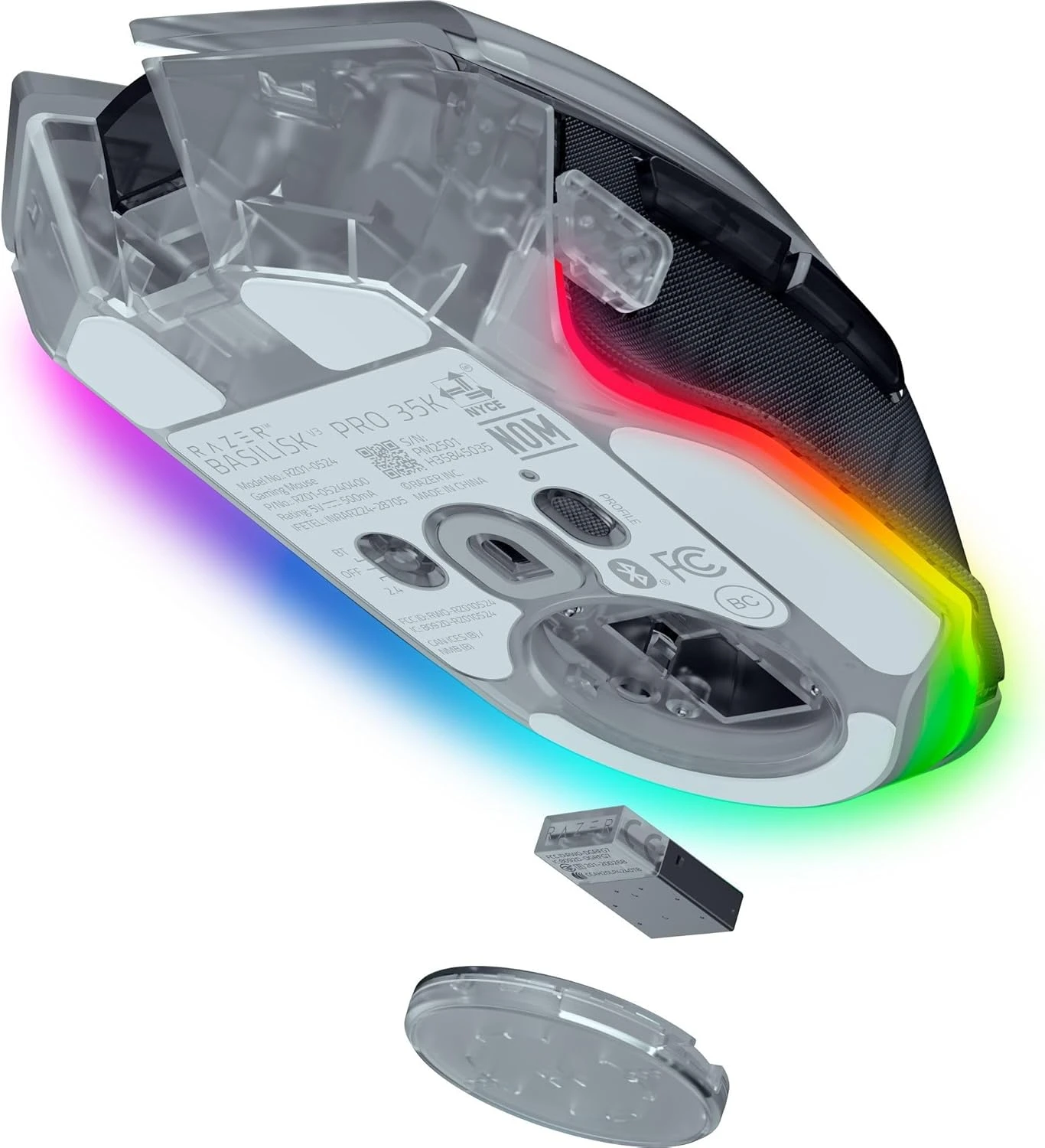 Transparente Gaming-Maus mit RGB-Beleuchtung, Detailansicht der Unterseite.