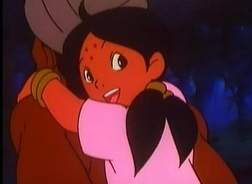 Ein Mädchen mit dunklen Haaren und roten Punkten im Gesicht lächelt.