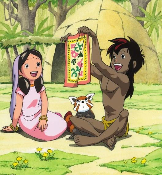 Mogli und ein Mädchen sitzen im Freien und halten ein buntes Tuch hoch.