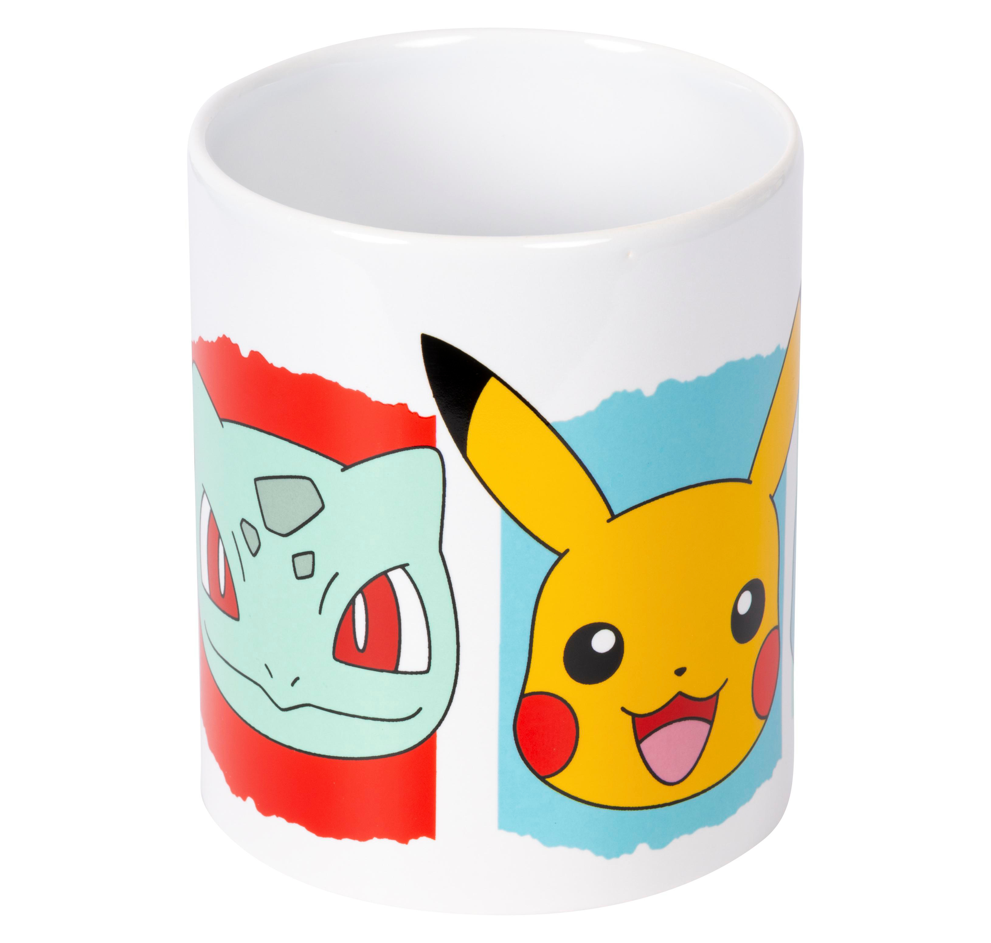 Eine weiße Tasse mit Pokémon-Figuren Bulbasaur und Pikachu.