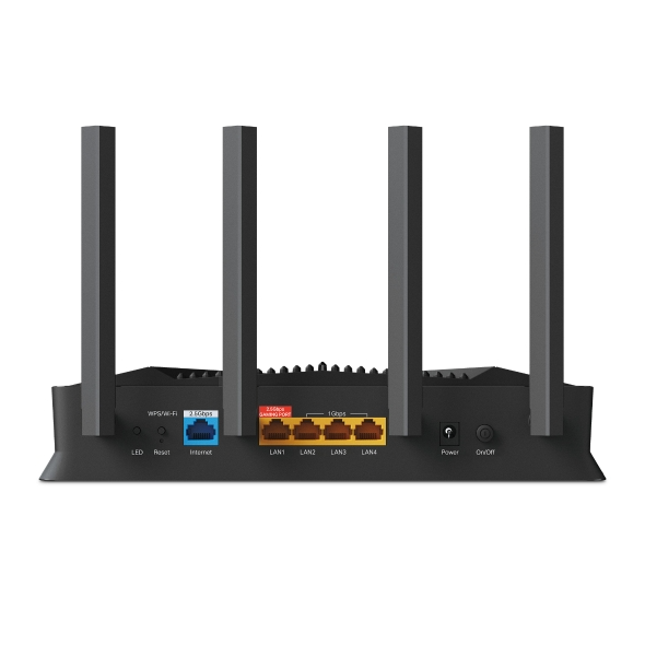 Egy fekete router hátulnézete négy antennával és portokkal.