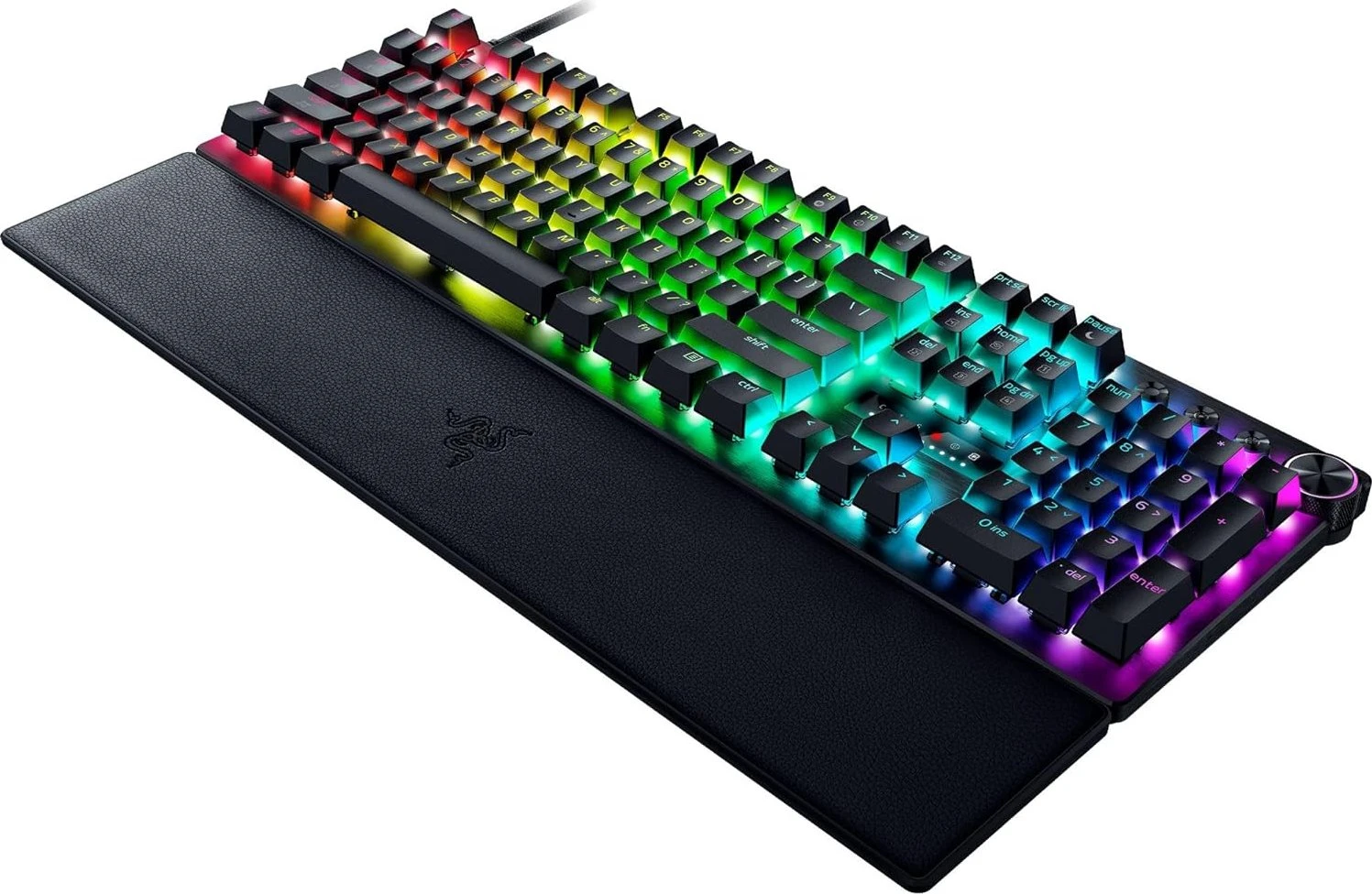 Eine schwarze mechanische Tastatur mit RGB-Beleuchtung und Handballenauflage.