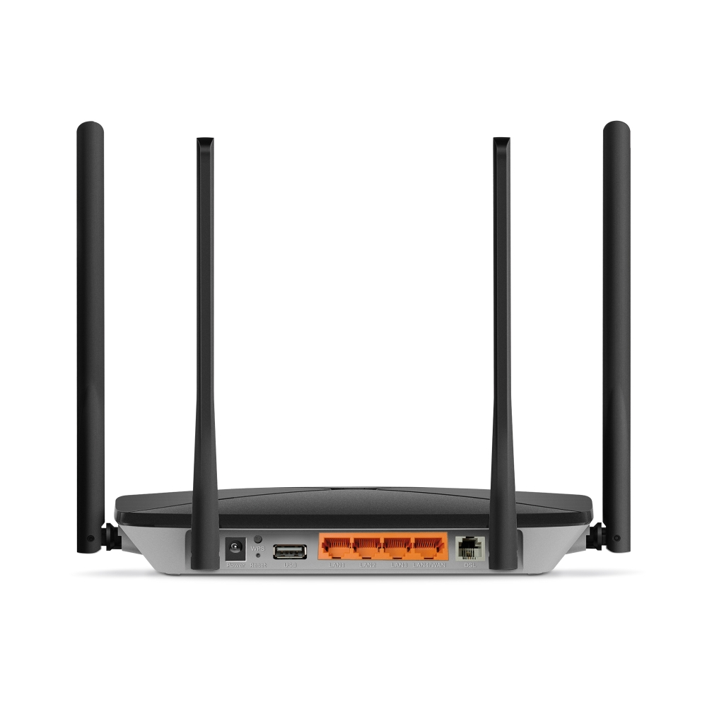 Arkada dört antenli ve çok sayıda girişli siyah-gri router.