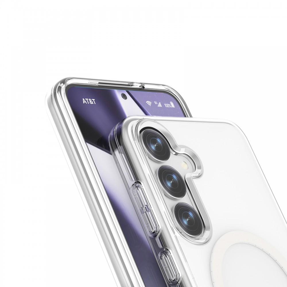 Átlátszó telefontok három kamerás okostelefont vesz körül.