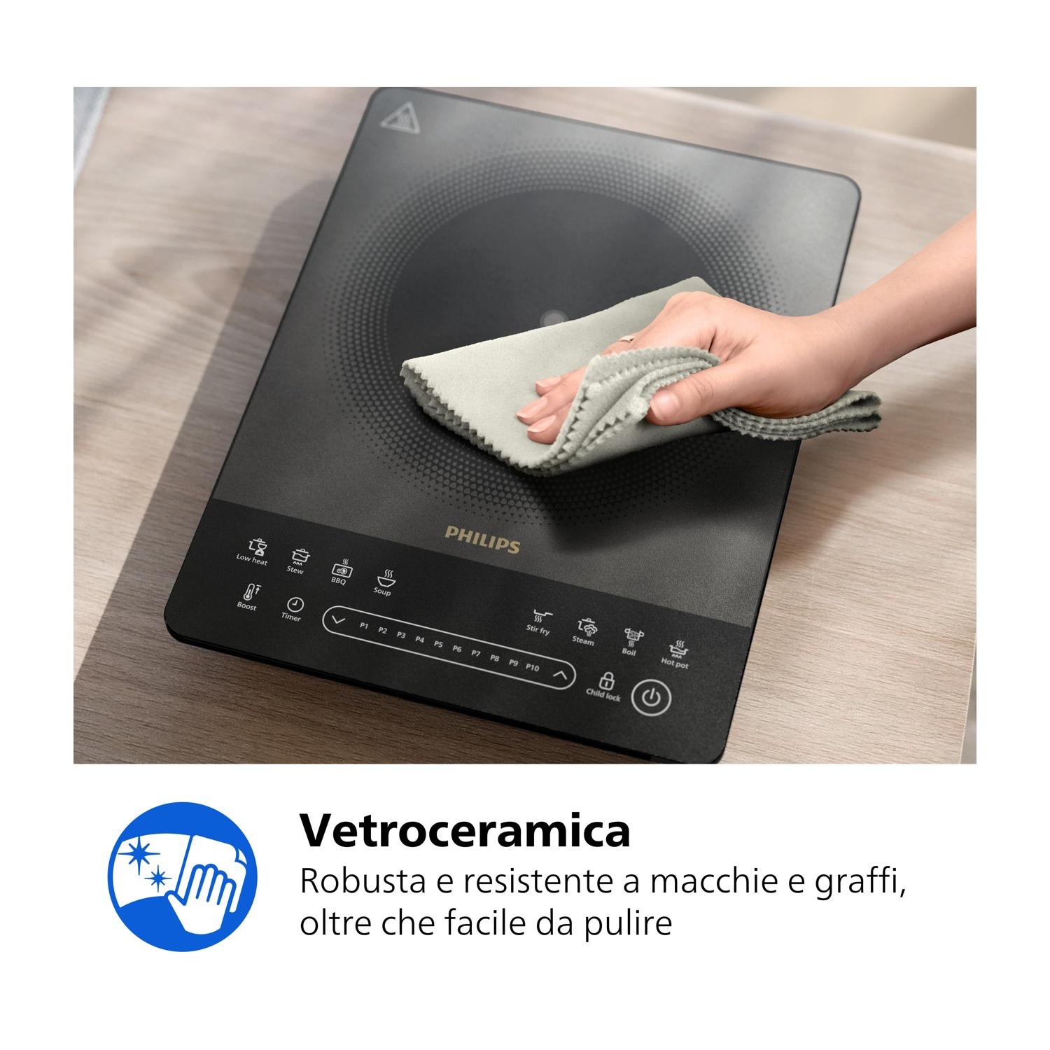 Una mano pulisce un piano cottura a induzione nero con varie modalità.