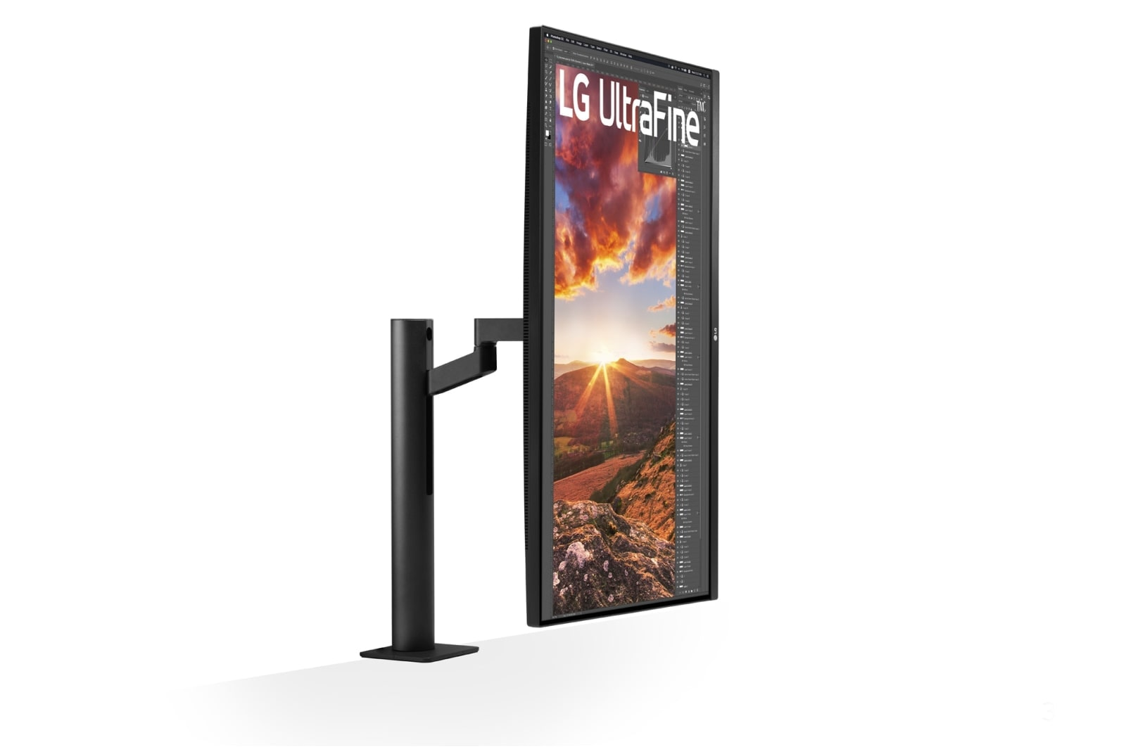 Pionowy monitor LG UltraFine na czarnym stojaku, wyświetlający górski krajobraz.