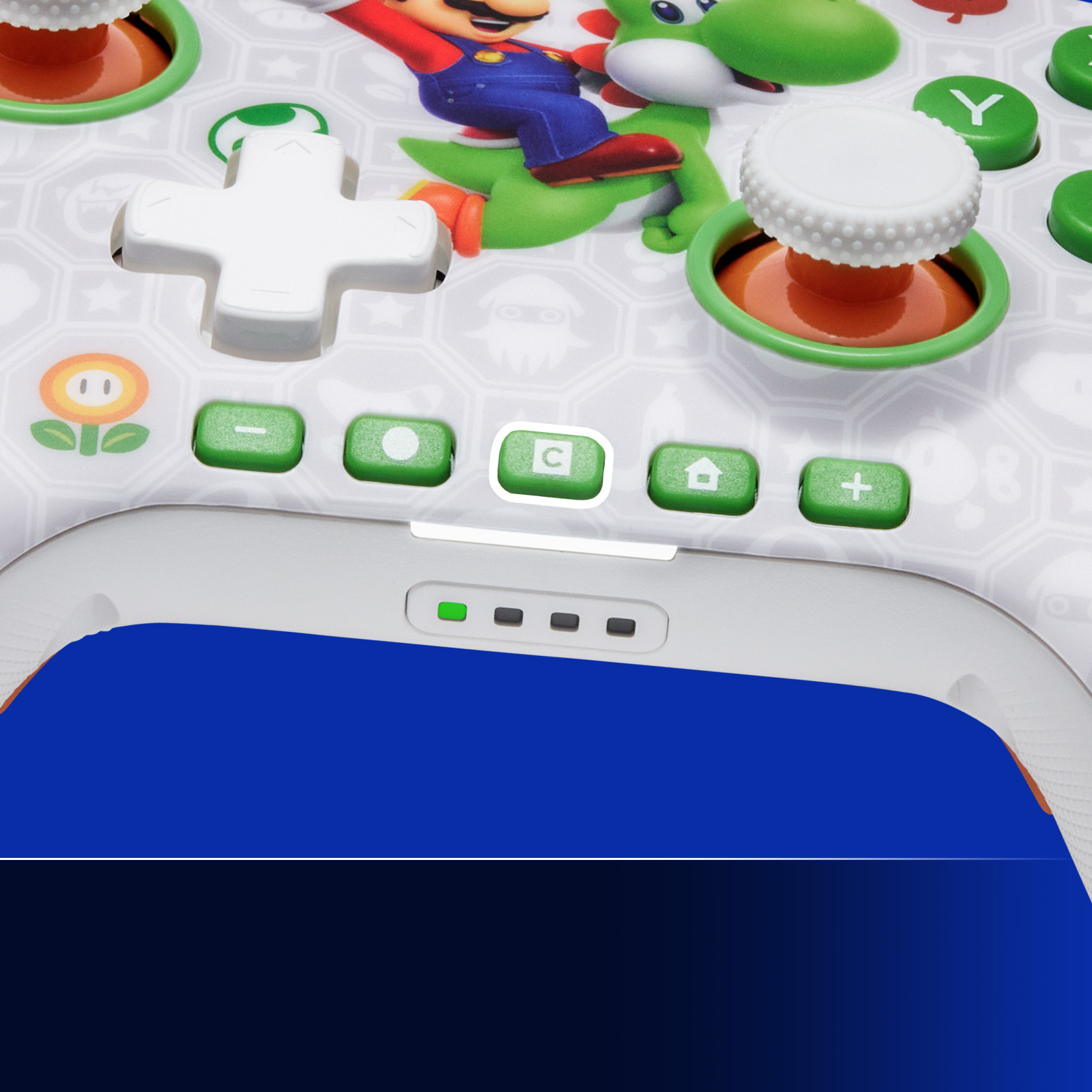 Ein Controller mit Mario und Yoshi, weißen und grünen Knöpfen, und einem Joystick.