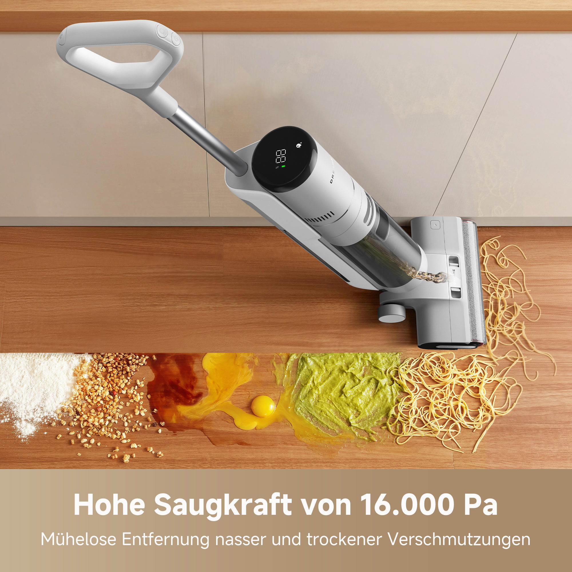 Ein weißer Staubsauger saugt Nudeln und Brei von einem Holztisch.