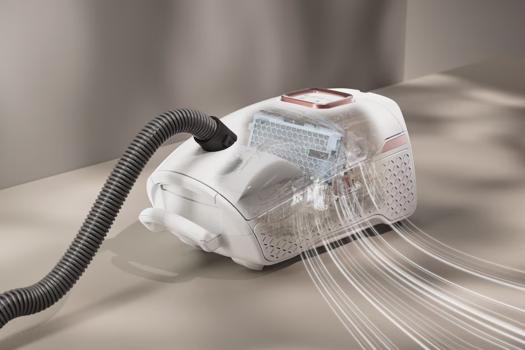 Un aspirapolvere trasparente con tubo grigio e visualizzazione del flusso d'aria.