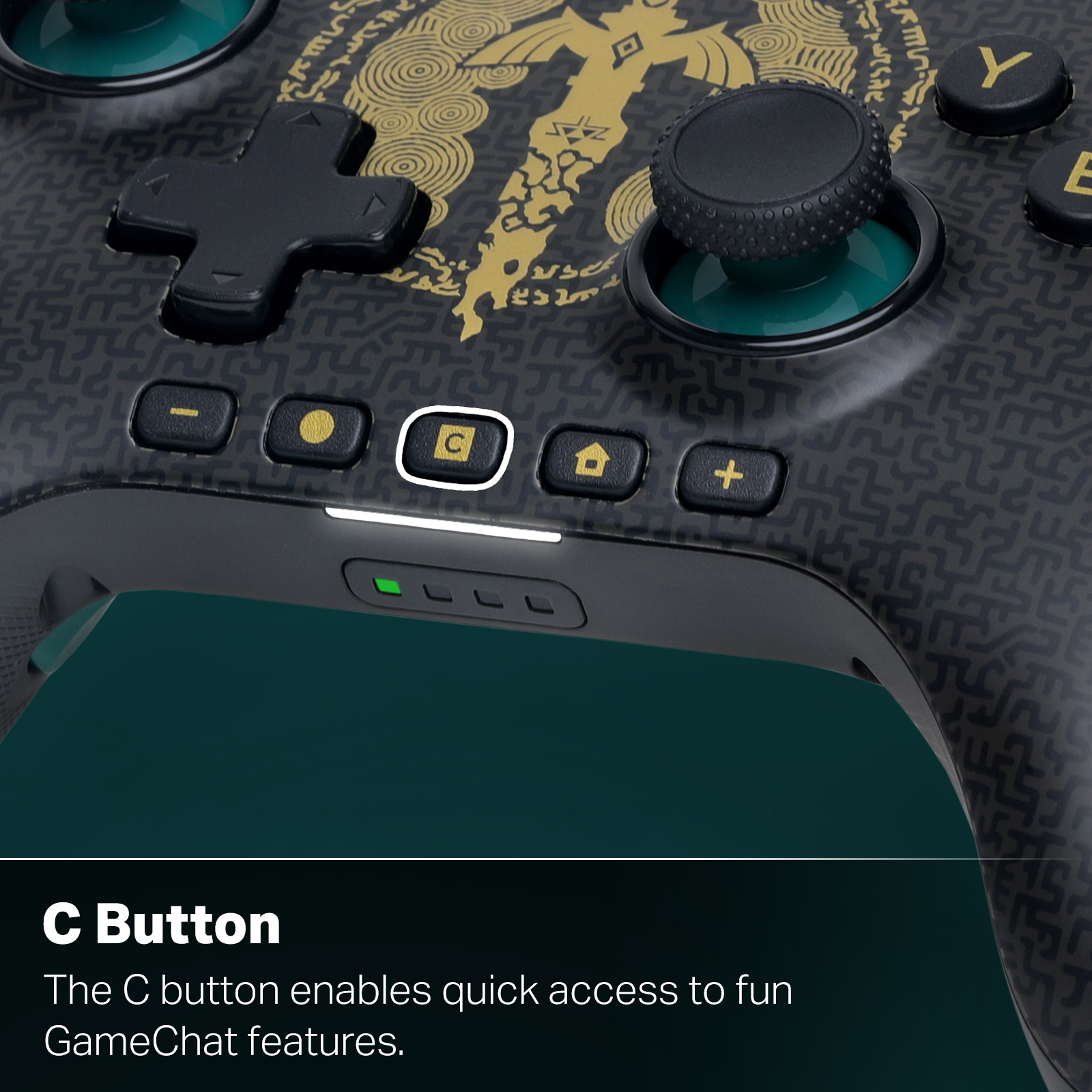 Schwarzer Controller mit goldenem Muster, Fokus auf C-Taste.