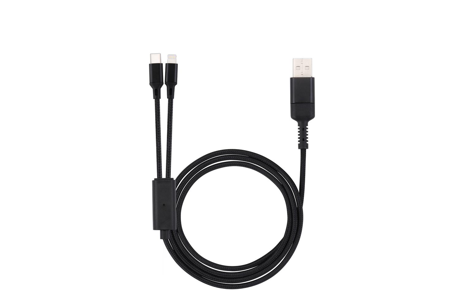 Un cable USB negro con dos conectores: USB-A y doble USB-C/Lightning.
