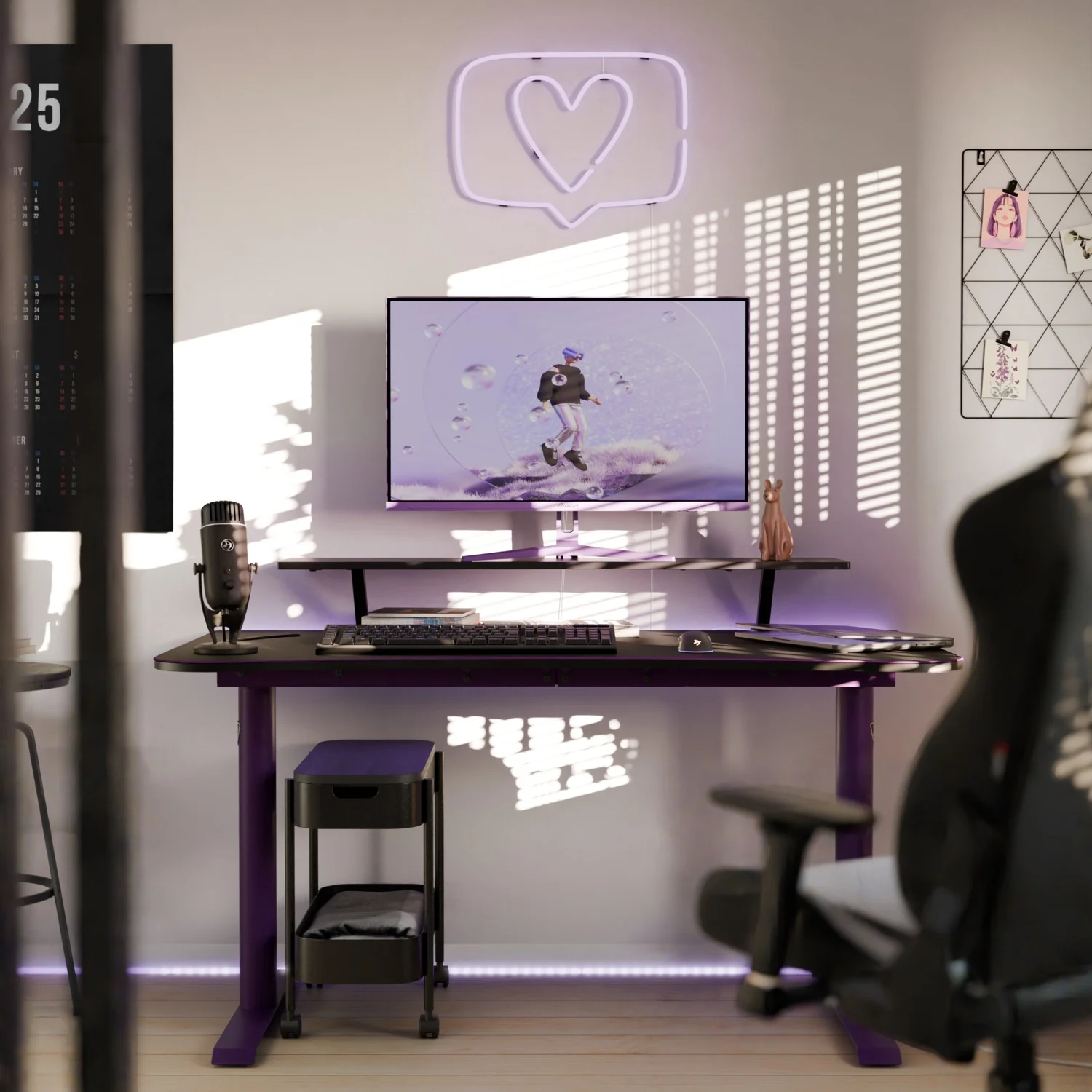 Un bureau violet avec un moniteur, un clavier, un microphone et une chaise.