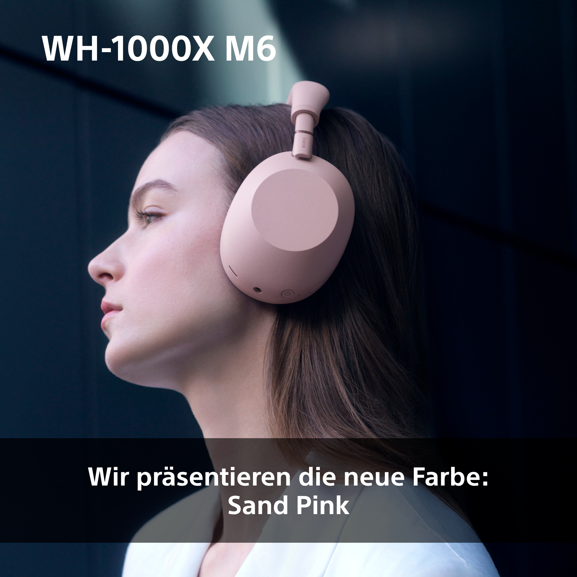 Frau mit Sand-Pink-Kopfhörern; WH-1000XM6.
